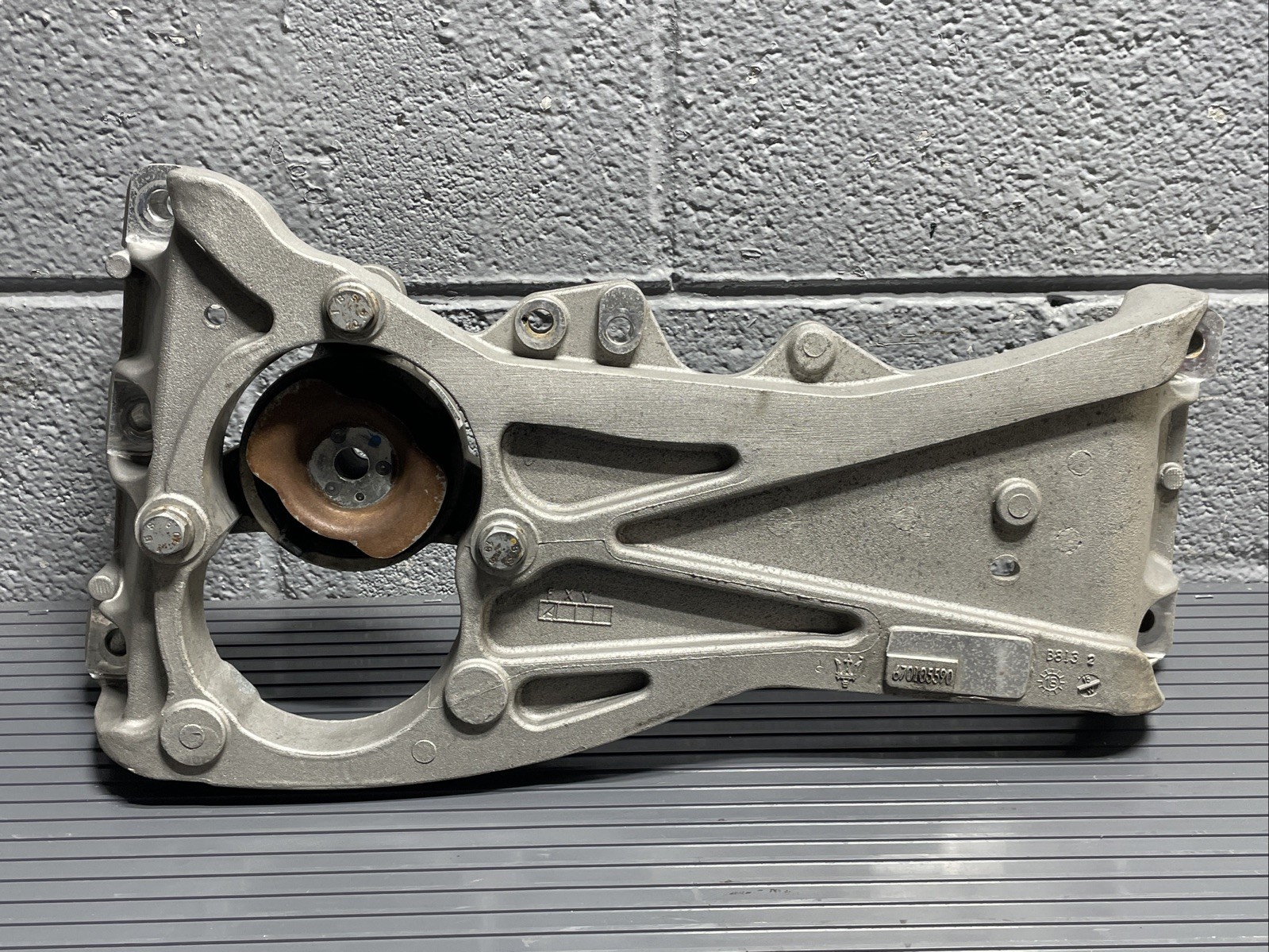 2020-2024 Maserati Levante Auto Transmission Gearbox Mount Bracket OEM