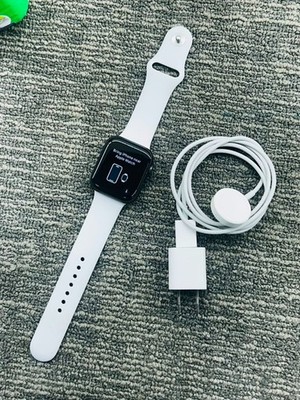 Apple Watch Series 5 44mm Silver Aluminum GPS + ! Unlocked  - 3034207