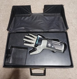 Nintendo NES Power Glove with Travel Salesman Case Tested