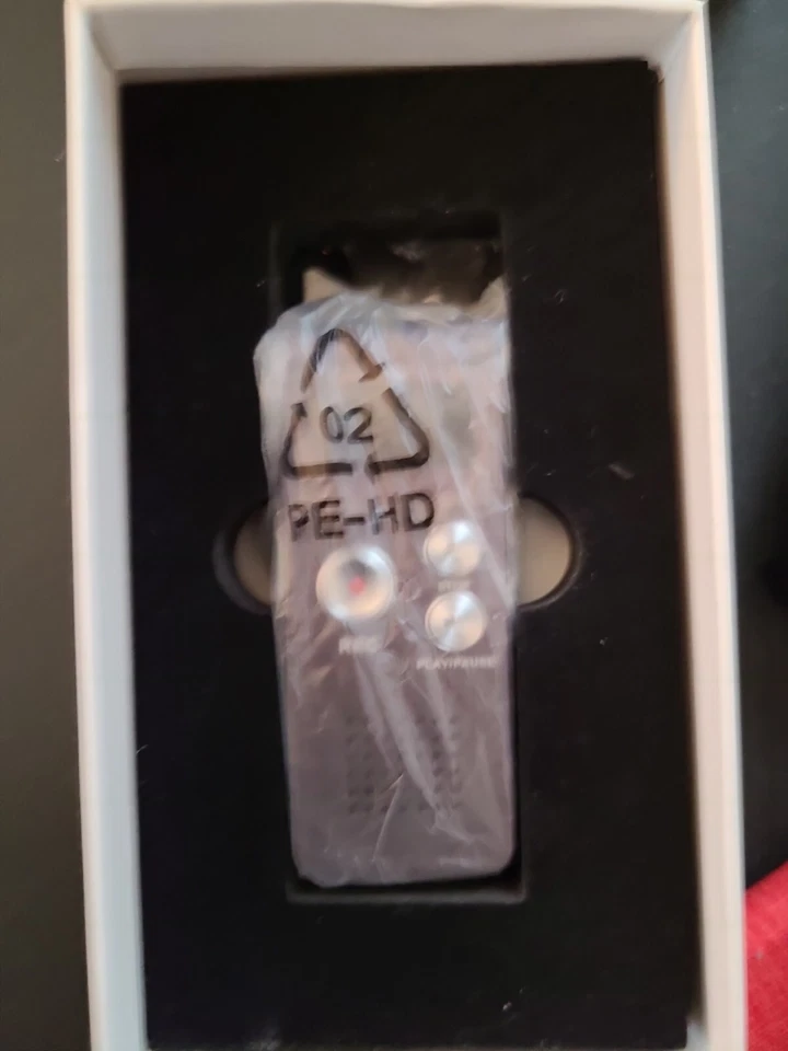 S210Digital Voice Recorder 4GB USB With Earphones  - Image 3 of 4