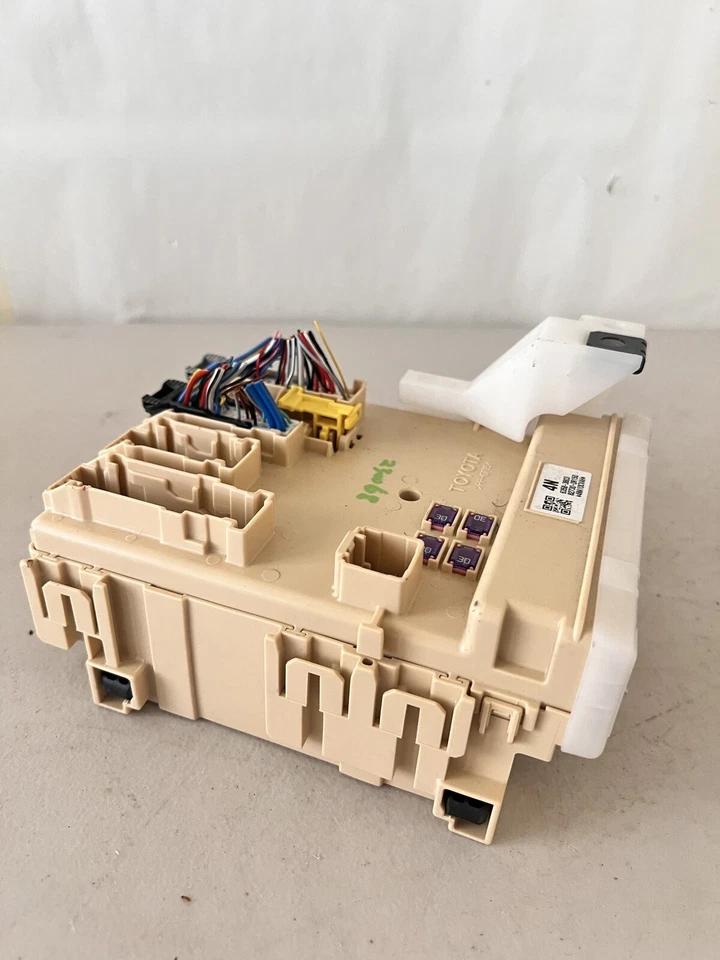 2015 Toyota Rav4 Multiplex Network Body Control Module BCM 892210R072 - Изображение 4 из 4