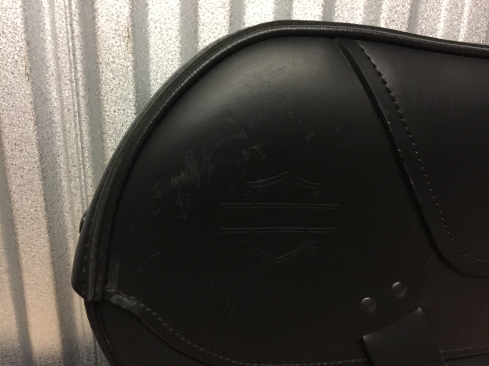 Genuine HarleyDavidson Dyna Rigid Mount Leather SADDLEBAG Left Side