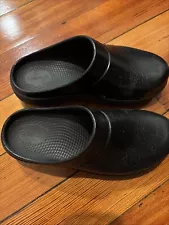 OOFOS Slip On Oocloog Black Shiny Comfort Clogs Women Sz 6-Men’s Sz 4