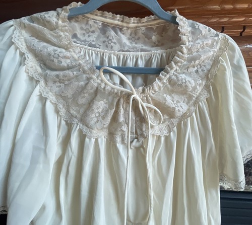 Vintage 2-Piece Soft Ivory Lace Trim Embroidered Collar Pajama Set Size Medium - Picture 3 of 16