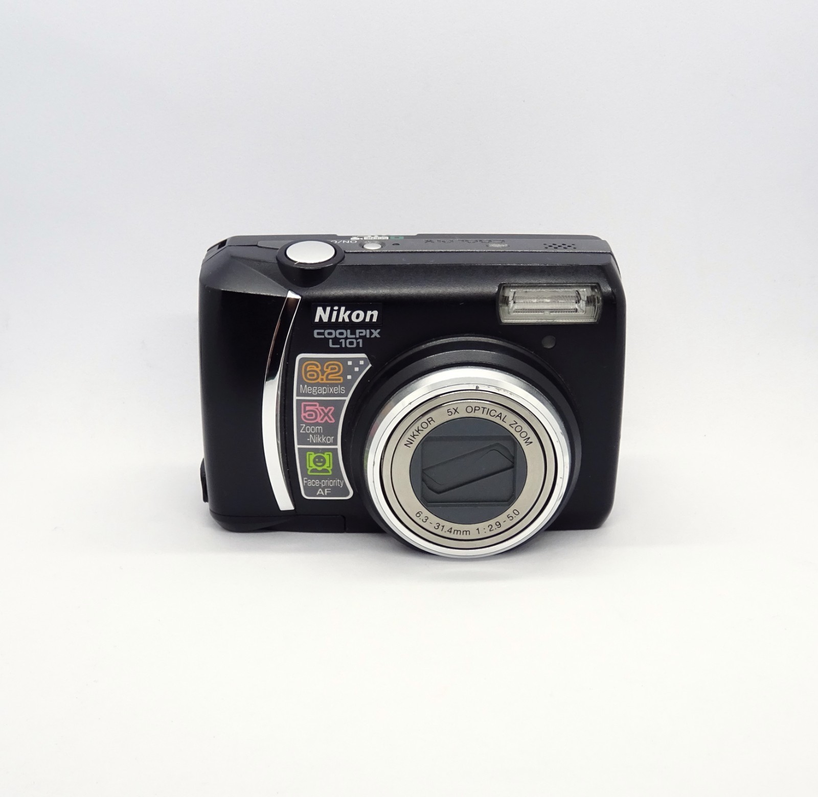 Nikon Coolpix L101 Vintage Digital Camera 6.2MP Zoom Nikkor 5x Point & Shoot