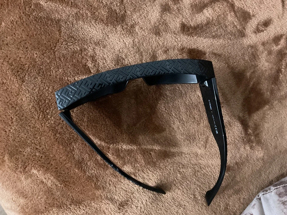 Очки солнцезащитные FENDI LAB FE40128I 01A FF с логотипом нейлоновые защитные дымчатые светлые зеркальные линзы - Изображение 2 из 3