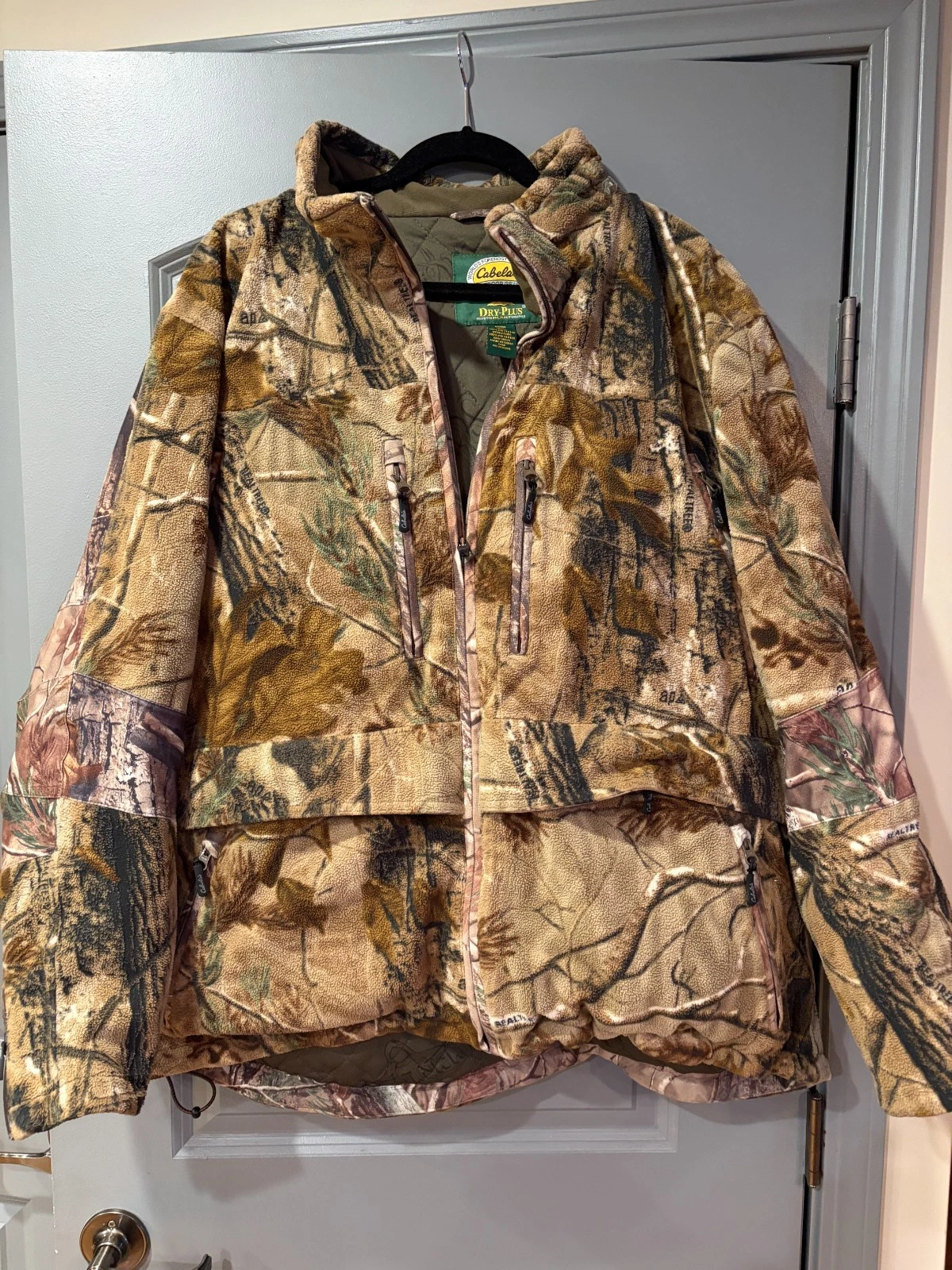 Cabela's Dry Plus Camo Hunting Jacket ScentLok RealTree XL Quilted Coat - product detail image 1