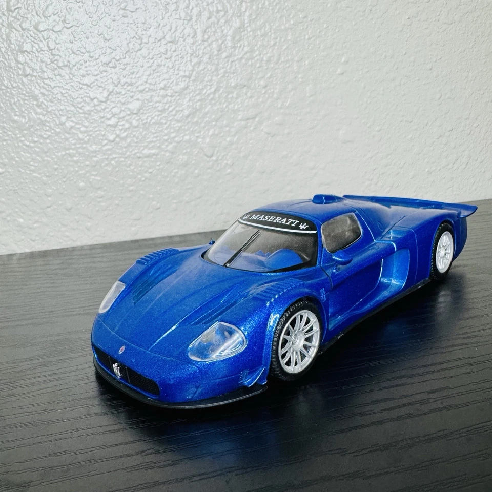 Motormax 1/24 - Maserati MC12 Metallic Blue Supercar Diecast Scale Model Car - Image 2 of 4