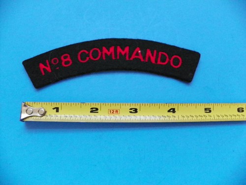 WWII FELTRO ORIGINALE 5" BRITANNICO "NO. 8 COMMANDO" TOPPA A DONDOLO - NO GLOW - Foto 1 di 2