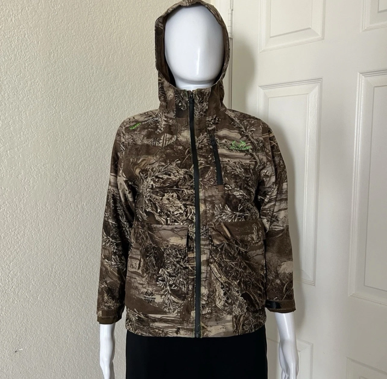 Big kids Real Tree Max 1 XT Camouflage Hunting Outdoor Jacket Style WJ698 Size M