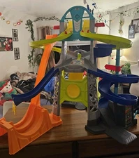 Fisher-Price Hot Wheels Launch & Loop Raceway