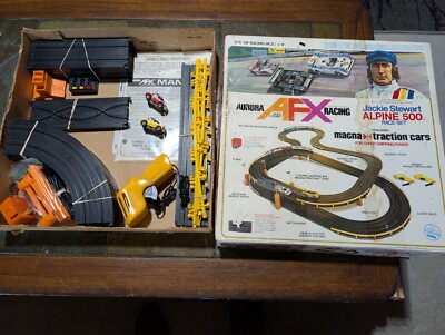 Aurora AFX Magnatraction HO Slot Car Set