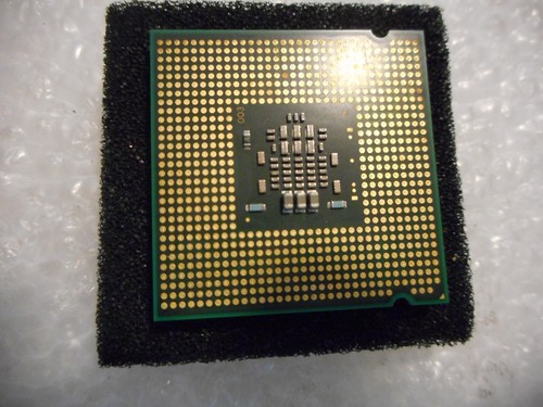 Genuine Intel Pentium E2200 Dual Core 2.2Ghz 1M 800 fsb LGA775 65nm THA01 SLA8X - Picture 2 of 2
