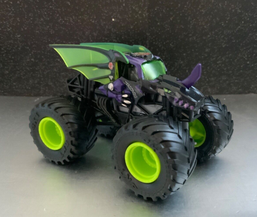 Monster Jam 1/64 trucks mint condition Buy more and save! - Picture 7 of 15