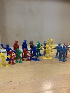 Small Plastic Space Figure Lot - Aliens, Robots & Astronauts, Multicolor