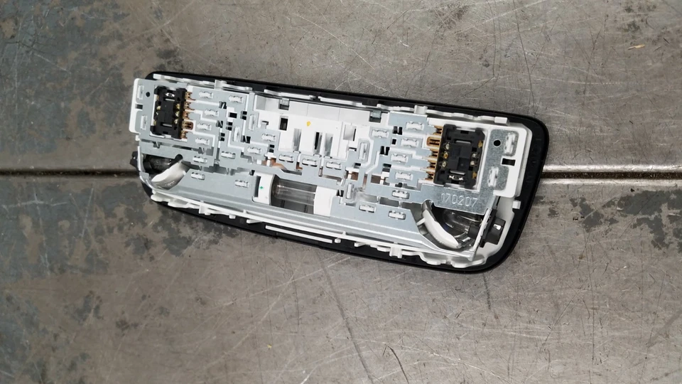 Luces traseras domo Mercedes Benz AMG E 63 2011 #6599 P4 Foto 4 de 4