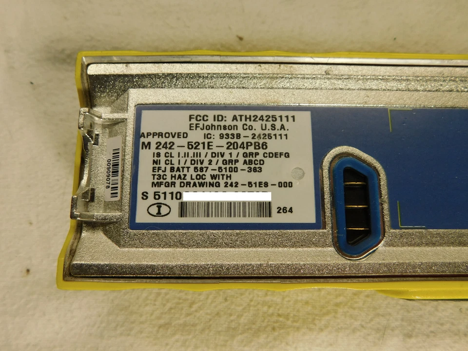 EF Johnson 51ES SL P25 Digital VHF 136-174mhz Trunking portable radio AES DES - Image 2 of 2