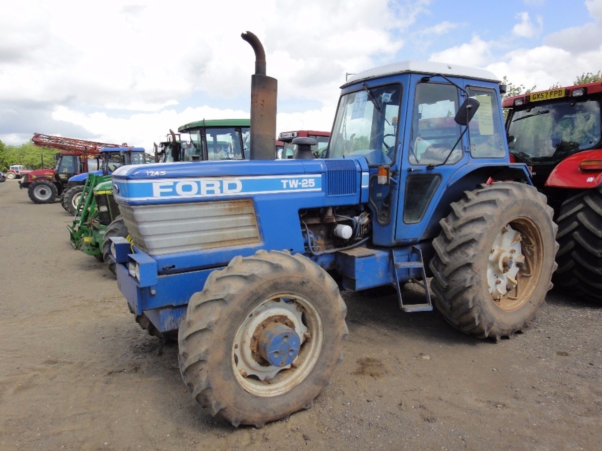Manuel D'atelier Pour Tracteurs Ford TW5, TW15, TW25, TW35 - CD Neuf - Documentation Technique