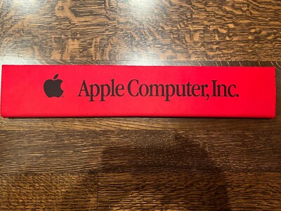 Apple Wrist Rest EMPLOYEE ONLY 1990s COLLECTOR NO FADING IN HAND