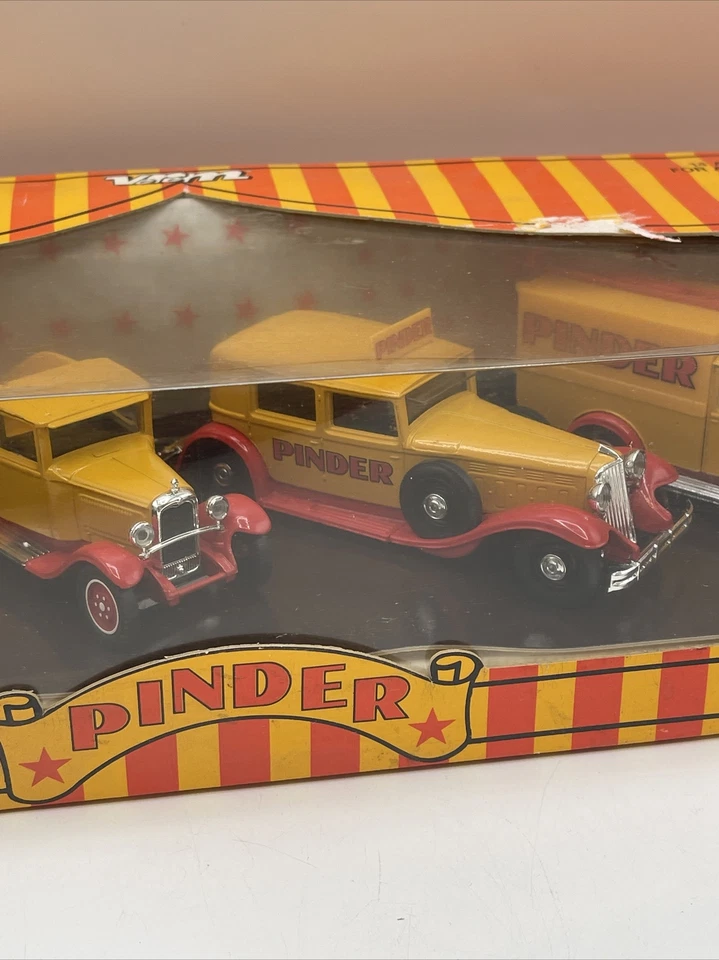 Verem Pinder Gift Set 950 Coffret Cirque - 1:50 Scale Four Piece Van & Truck Set - Image 4 of 4