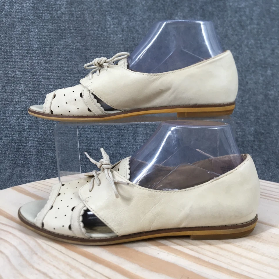 Sandalias Latigo para mujer 9 M Mikey recortadas sin cordones de cuero beige con cordones informales Foto 2 de 4