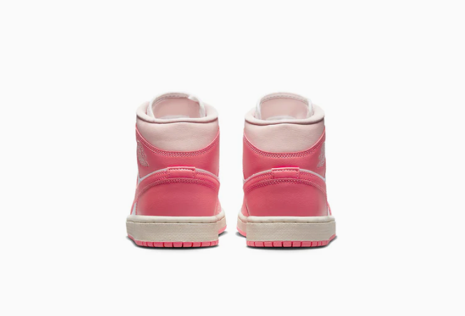 ★Nike★(W) Jordan 1 Mid Strawberries/Cream★送料・関税込★ Nike Air Jordan 1 Mid Strawberries and Cream BQ6472-186
