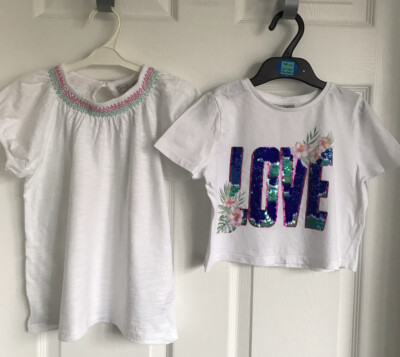 2 kurzärmelige Baumwoll-T-Shirts weiß Marks and Spencer/Matalan Alter 5 Jahre