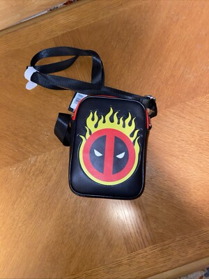 MARVEL DEADPOOL CROSSBODY BAG CLOSE UP BUCKLE DOWN DEADPOOL CROSSBODY BAG NEW
