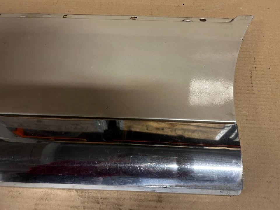 Moldura de puerta trasera izquierda Lincoln Town Car LH 1998-2011 F8VB-5425335 Foto 2 de 4