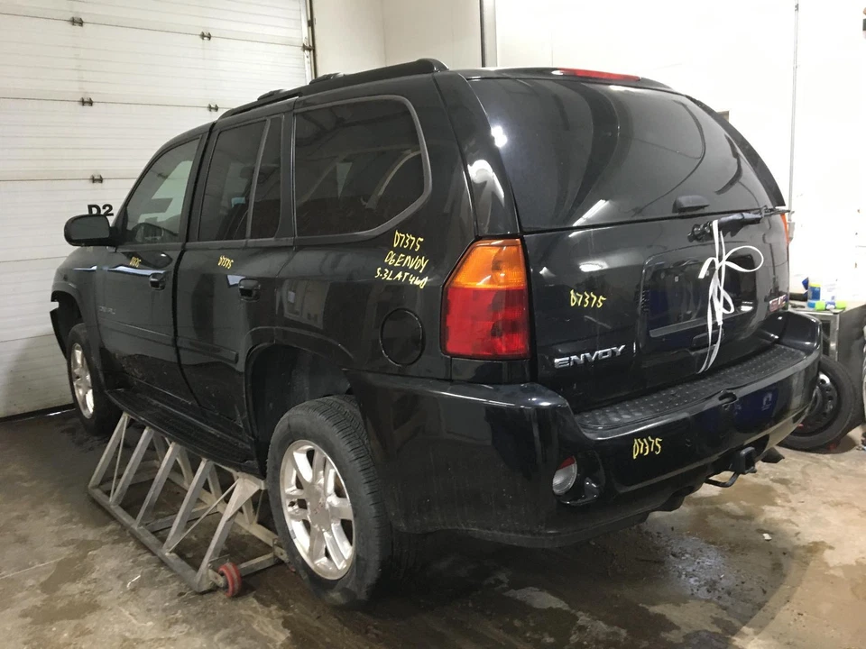 Conjunto de luz trasera izquierda usada se adapta a: 2006 GMC Envoy izquierda grado A Foto 3 de 4