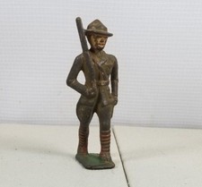 1940'S BARCLAY MANOIL SOLDIER LEAD SOLDIER MARCHING 57. 41B