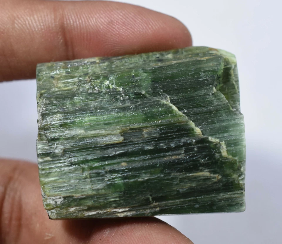138.75 Ct Natural Green Serpentine Untreated Translucent Specimen Slab - Image 3 of 4