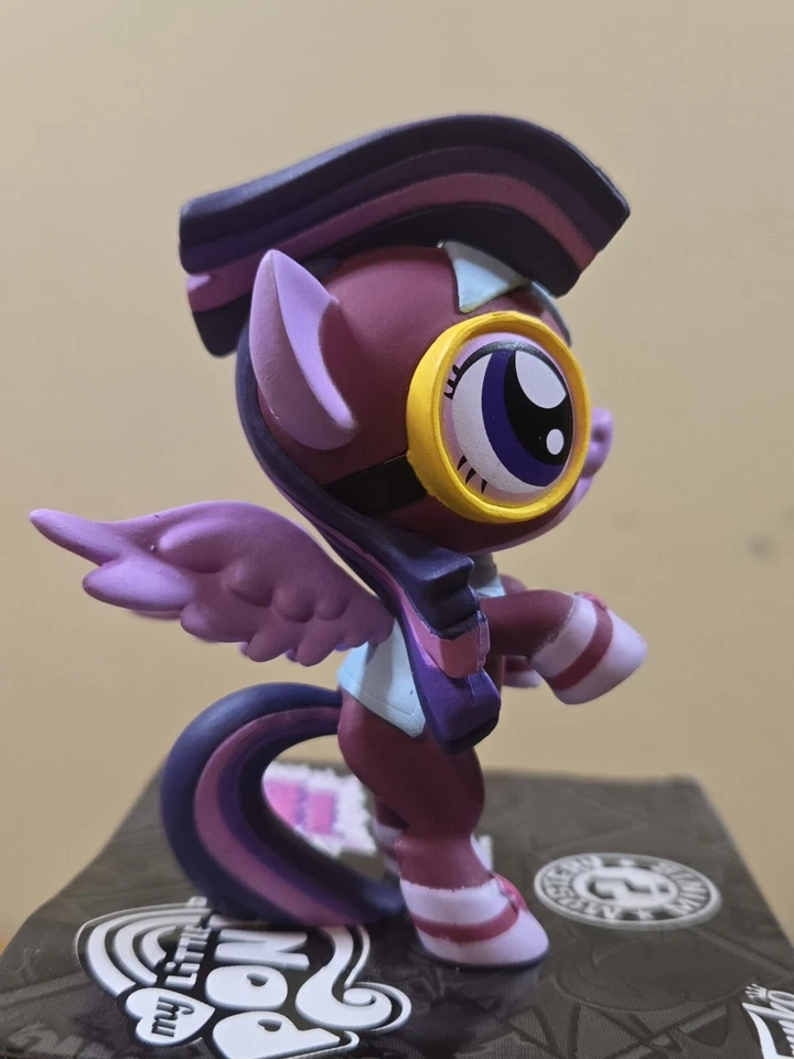 Figura Funko Mystery Mini MLP Power Ponies Twilight Sparkle 2016 abovedada, usada Foto 3 de 4