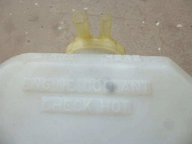 1234290 NOS GM depósito de refrigerante 1971 1972 1973 Oldsmobile Toronado Foto 3 de 4