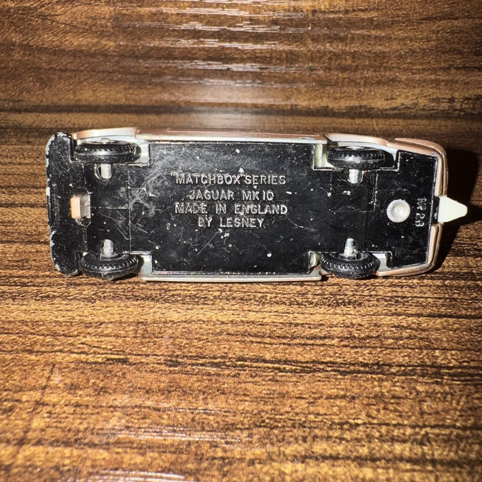 Modelo de coche vintage fundido a presión era 50 marrón con pintura desgastada - Lesney Foto 4 de 4