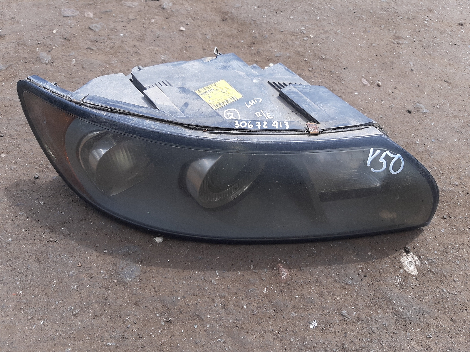 VOLVO V50 MW Front Right Headlight 30678913 2.0 Diesel 100kw 2006 
