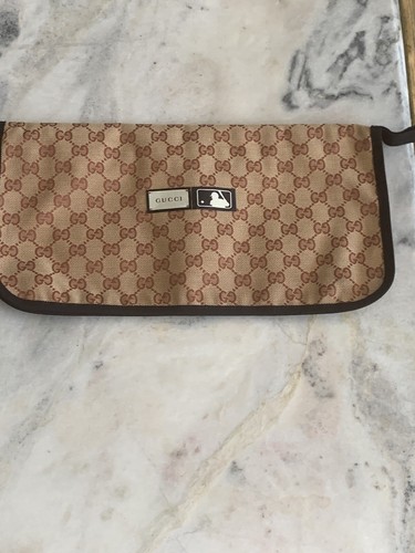 GUCCI WRISTLET CLUTCH DOCUMENTS HOLDER NWOT W 2 BIG POCKET - Picture 10 of 10