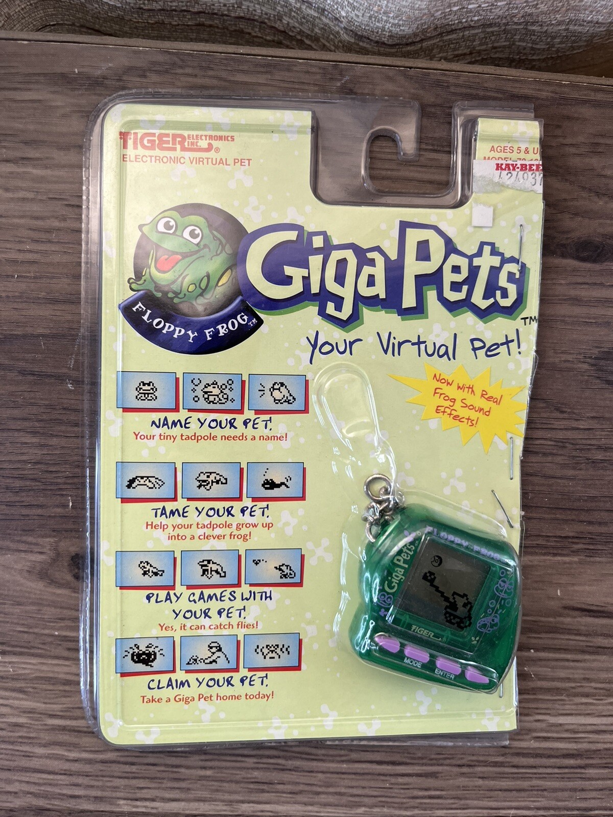 Giga Pets Floppy Frog Handheld Tiger Electronics Keychain Charm Video