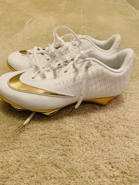 white and gold nike baseball cleats