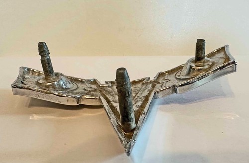 1963-1964 Corvette Front Nose X-Flag Emblem Molding 3797400 OEM - Picture 8 of 8