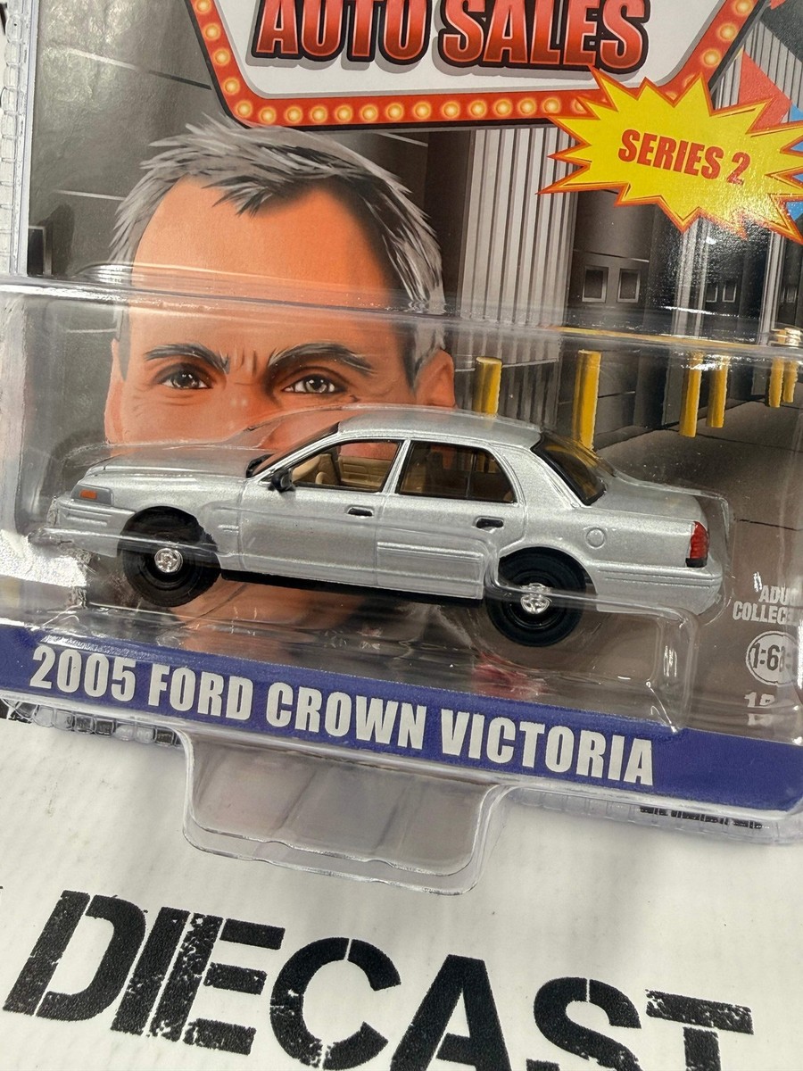 GREENLIGHT 2005 Ford Crown Victoria Silver LP Exclusive 1:64