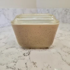 Vintage 501B Pyrex Homestead Tan Speckle Refrigerator Dish & Lid EUC