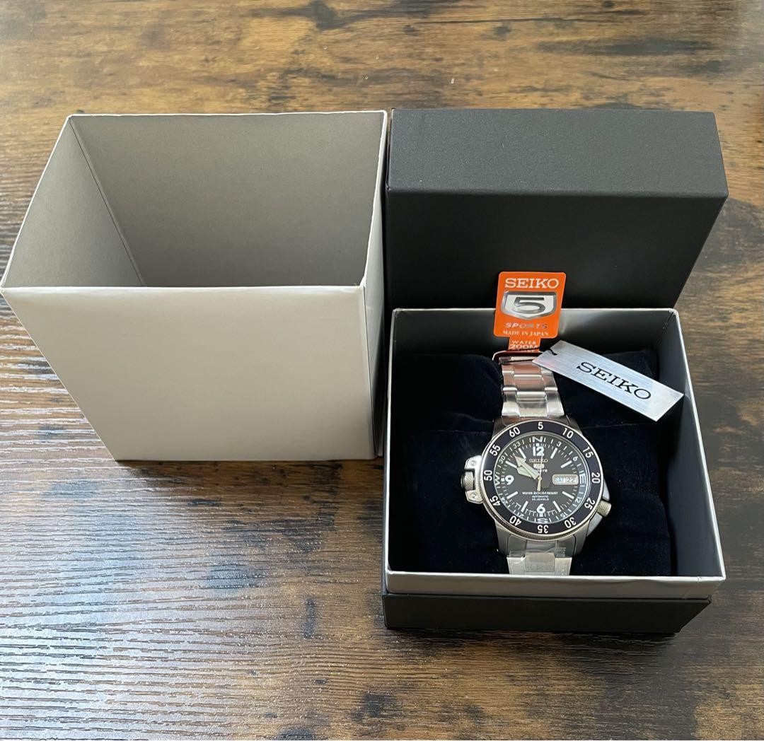 SEIKO SKZ209J MADE IN JAPANモデル Seiko 5 Sports SKZ209J1 Men's Atlas Map Meter Stainless