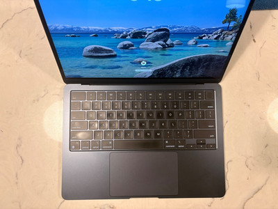 Apple MacBook Air 13'' 2024 M3 256GB SSD 8GB RAM Midnight 8-Core GPU Excellent