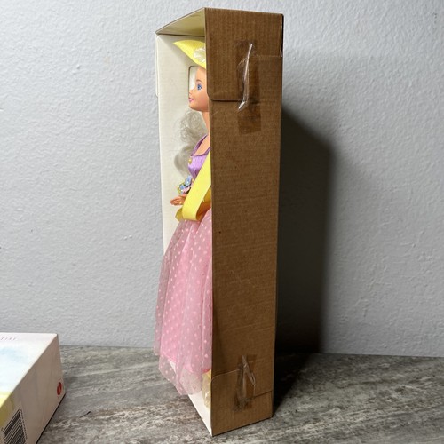 Spring Blossom Barbie 1995 Avon Exclusive Special Edition Mattel 15201 - Picture 4 of 7
