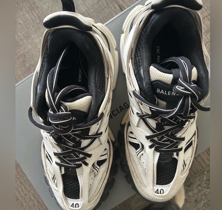 BALENCIAGA TRACK SNEAKERS BLACK WHITE UNISEX 40 or 10 | eBay BALENCIAGA TRACK SNEAKERS BLACK WHITE UNISEX 40 or 10 | eBay