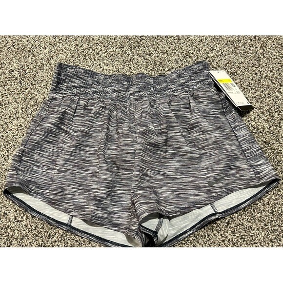 F1 NWT NEW Nike women's training shorts size small lined