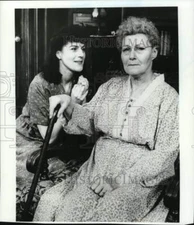 1993 Press Photo Carolyn Swift & Isa Thomas Star in "Lost In Yonkers"