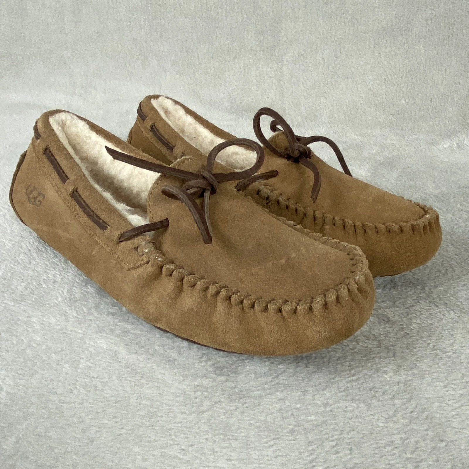 UGG Dakota Ciabatte Moc Donna Taglia 6 Castagno Scamosciato Pelle di Pecora Slip On NUOVE