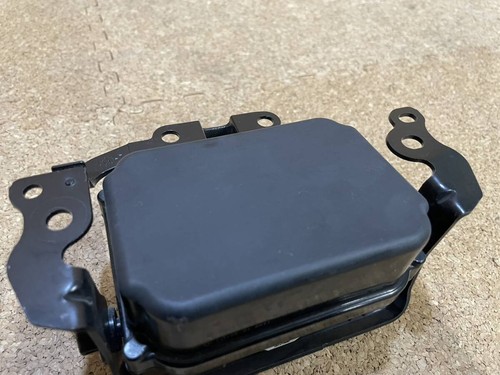 TOYOTA Prius ZVW50 ZVW51 ZVW55 Millimeter Wave Radar Sensor 88210-47090 - Picture 2 of 7